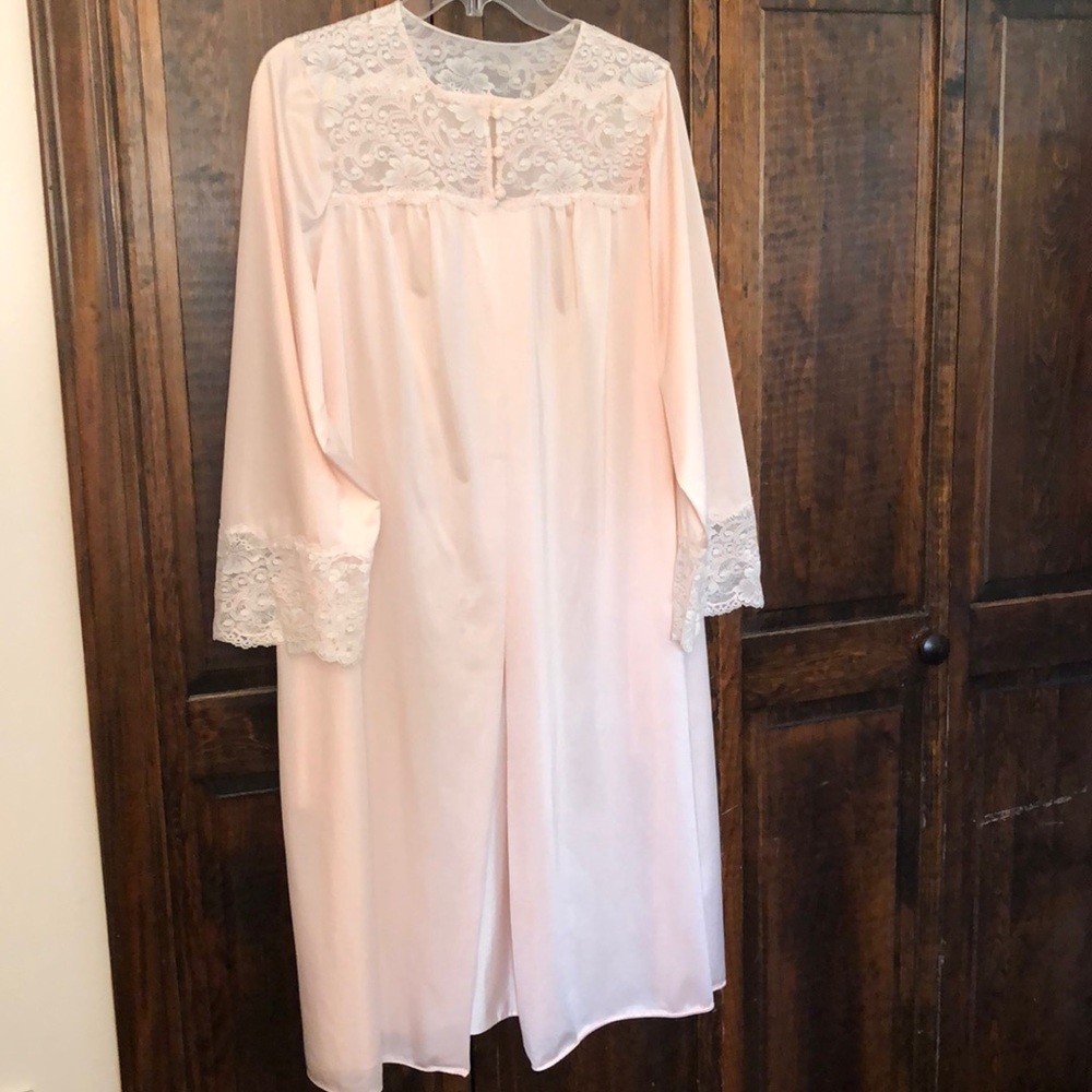 Women’s long  pink lace Shadowline robe size large